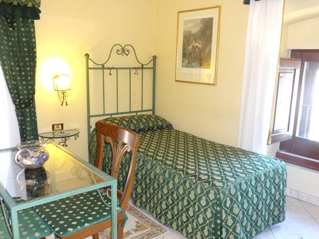 Hotel Centrale Europa Catania Szoba fotó